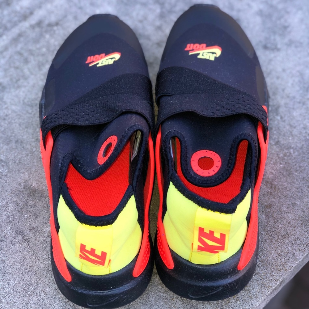 NWOB!  Boys Nike Air Huaraches -Size 6Y